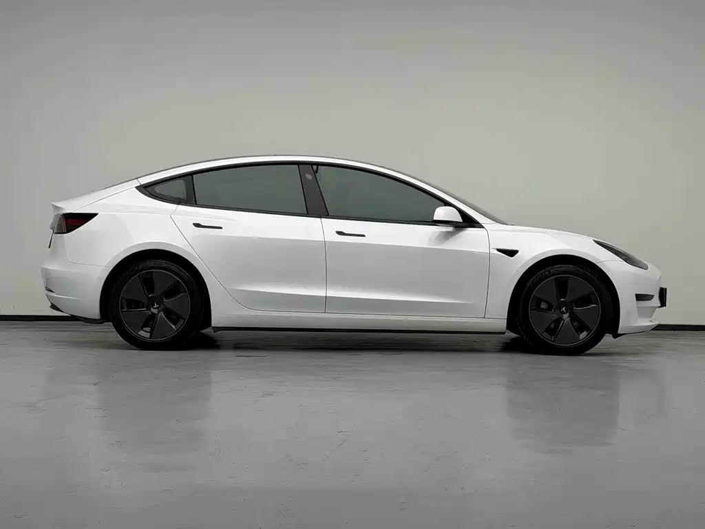 Tesla Model 3 — фото 13