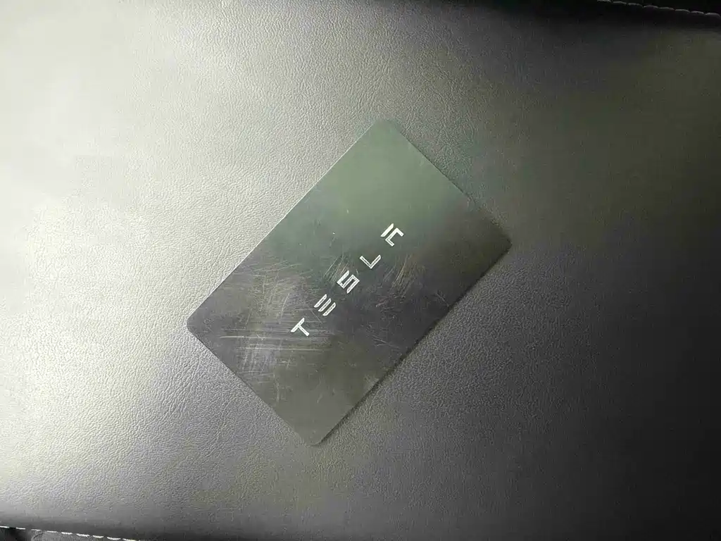 Tesla Model 3 — фото 17