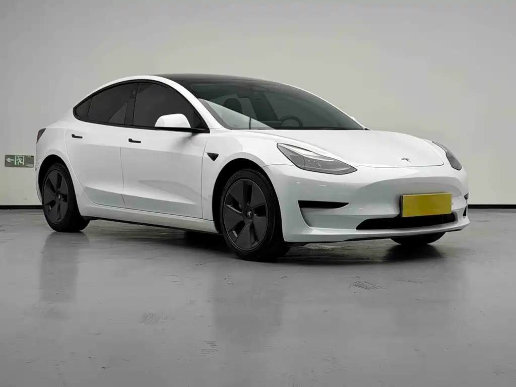 Tesla Model 3 — фото 3