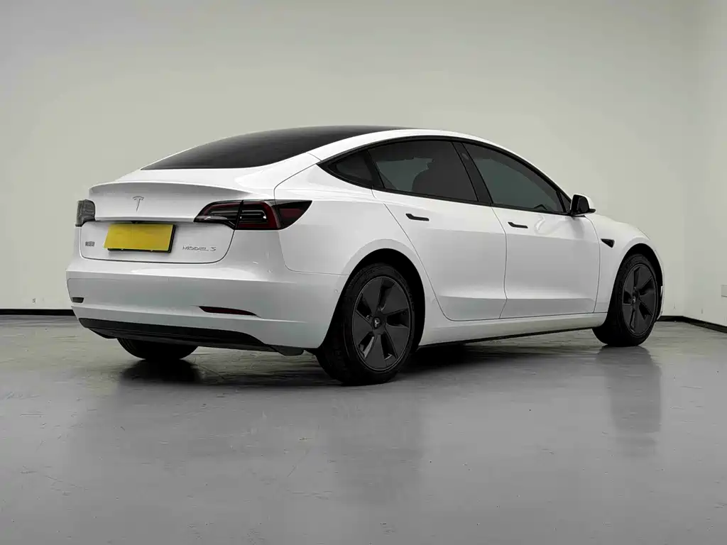 Tesla Model 3 — фото 5