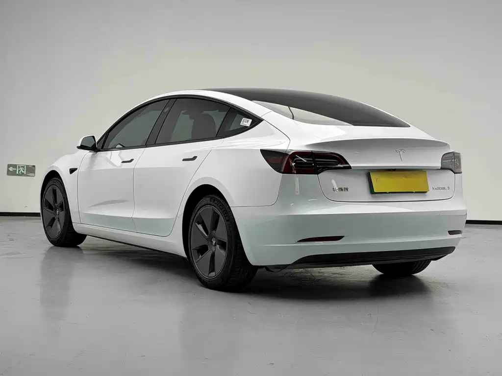 Tesla Model 3 — фото 6