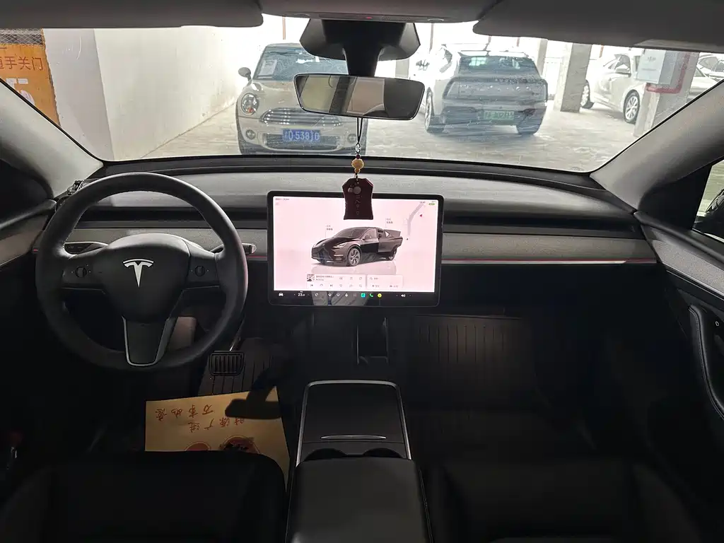 Tesla Model Y — фото 11