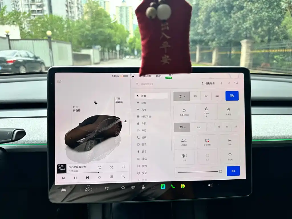 Tesla Model Y — фото 13