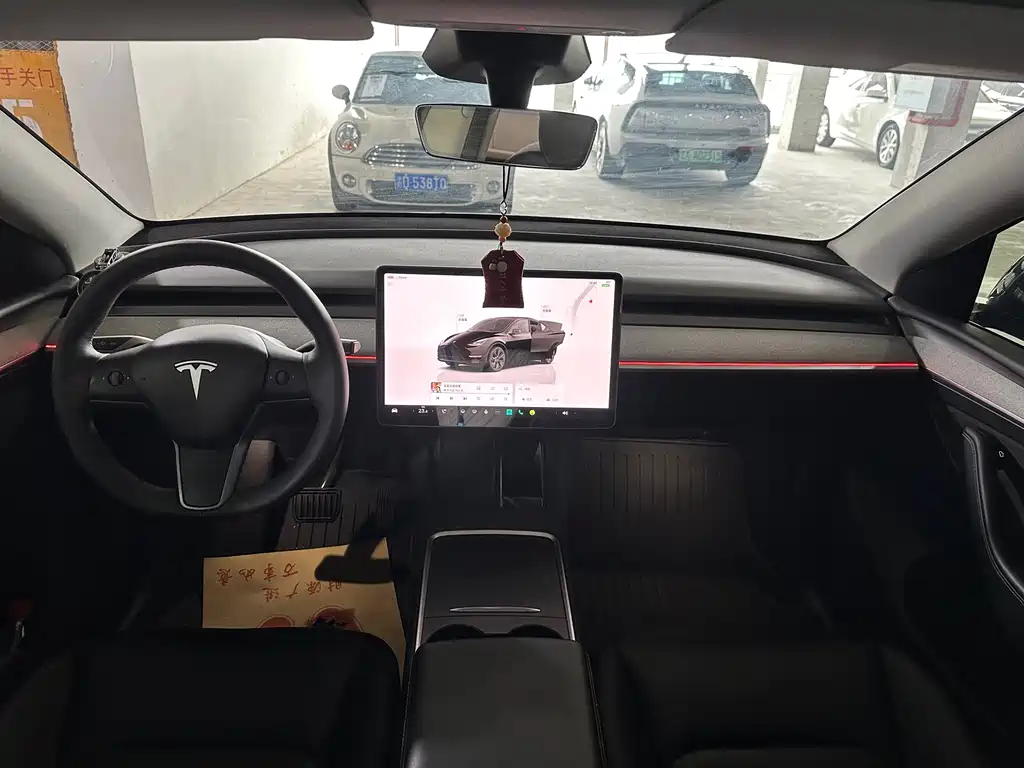 Tesla Model Y — фото 14