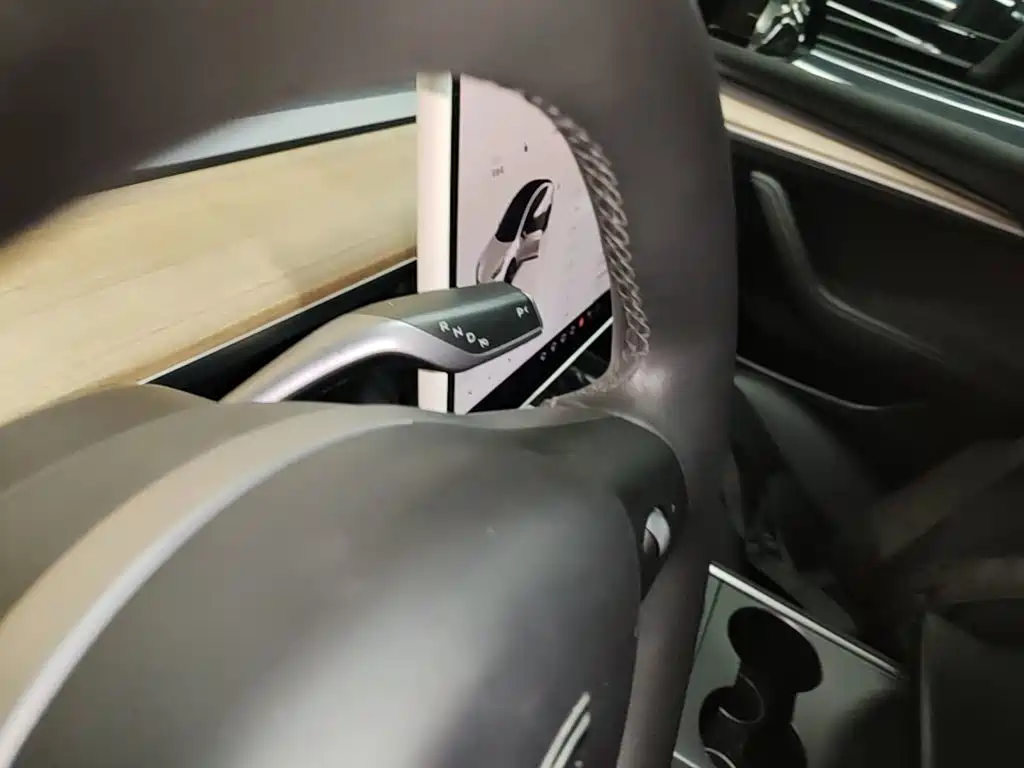 Tesla Model 3 — фото 14