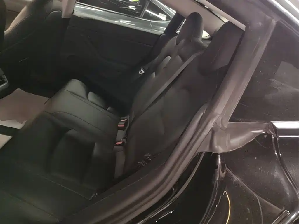 Tesla Model 3 — фото 17
