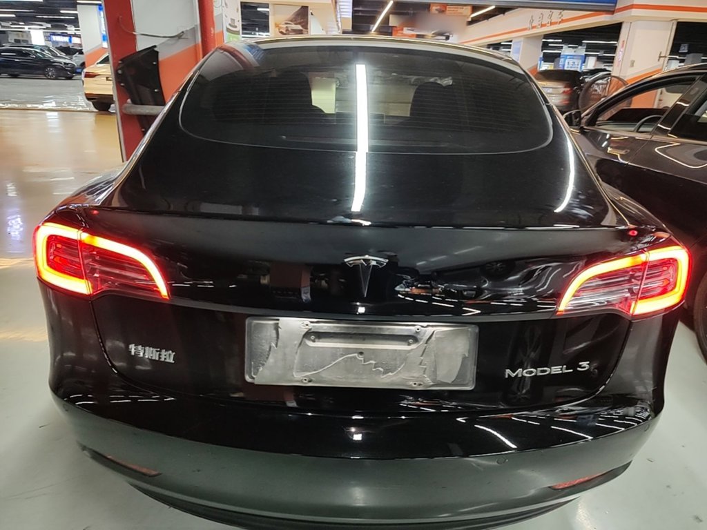 Tesla Model 3 — фото 6