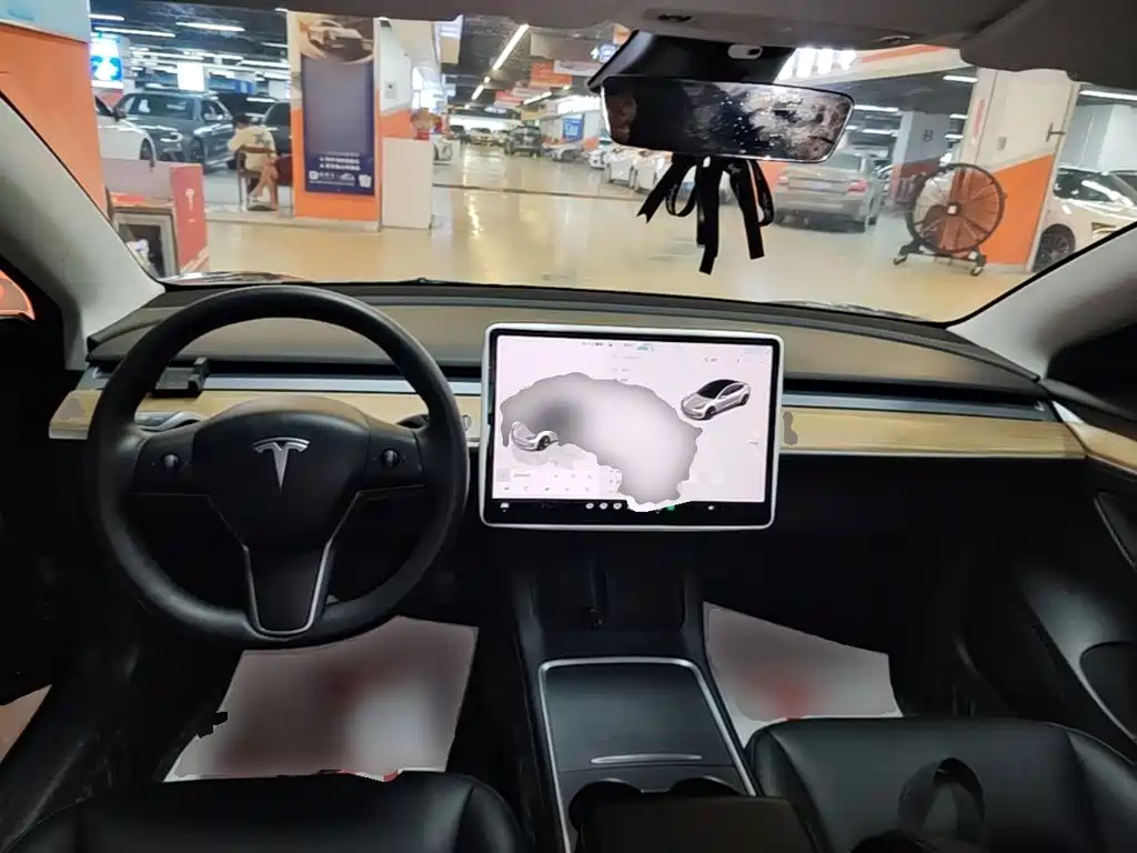 Tesla Model 3 — фото 10