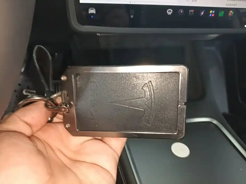 Tesla Model Y — фото 17