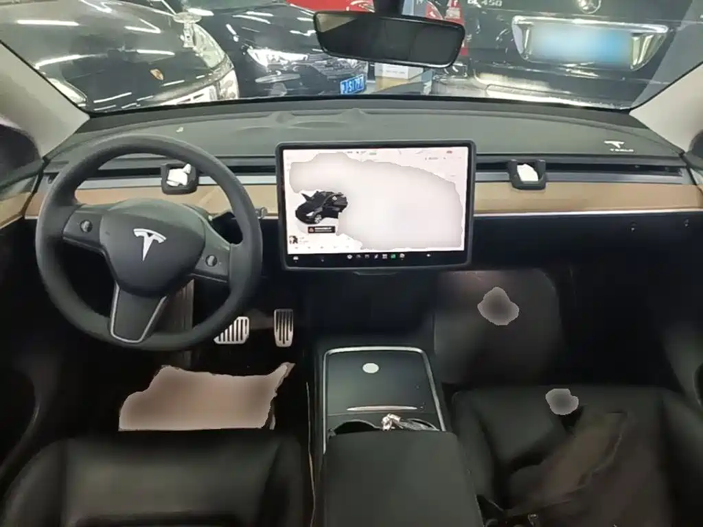 Tesla Model Y — фото 6