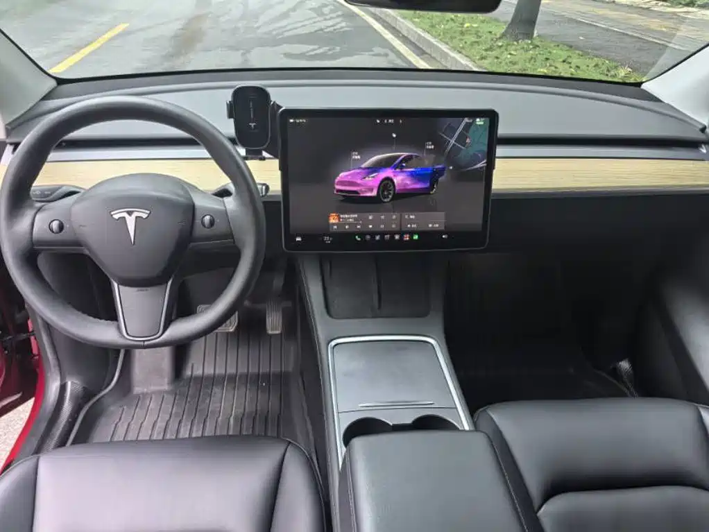 Tesla Model Y — фото 6