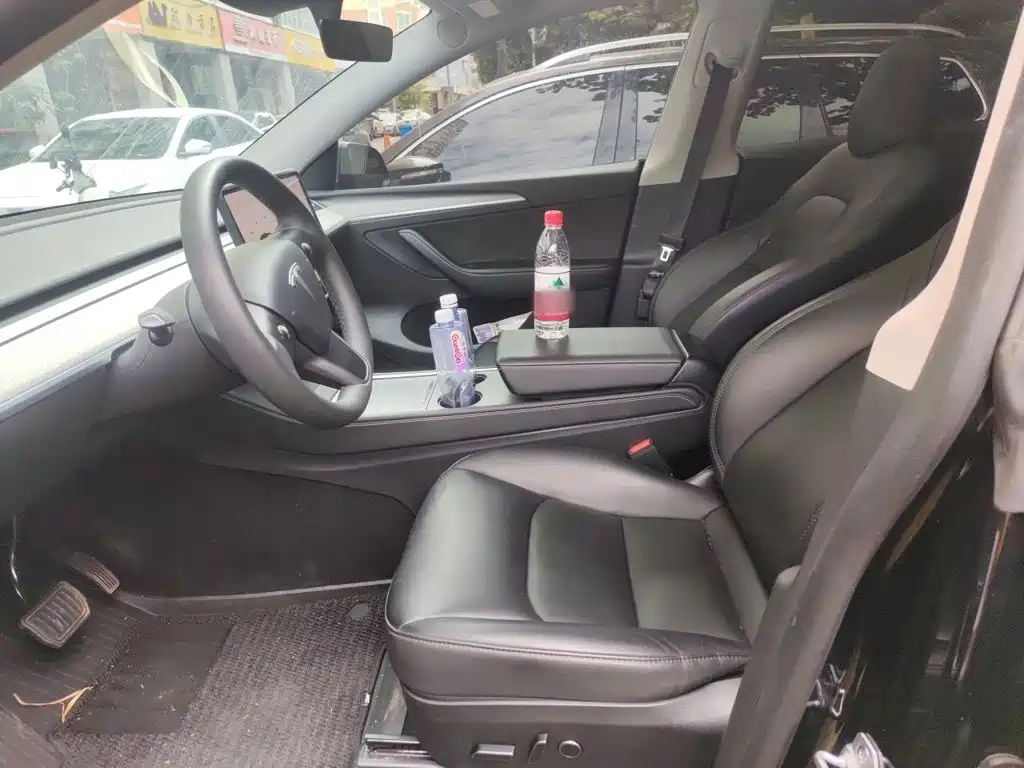 Tesla Model Y — фото 11