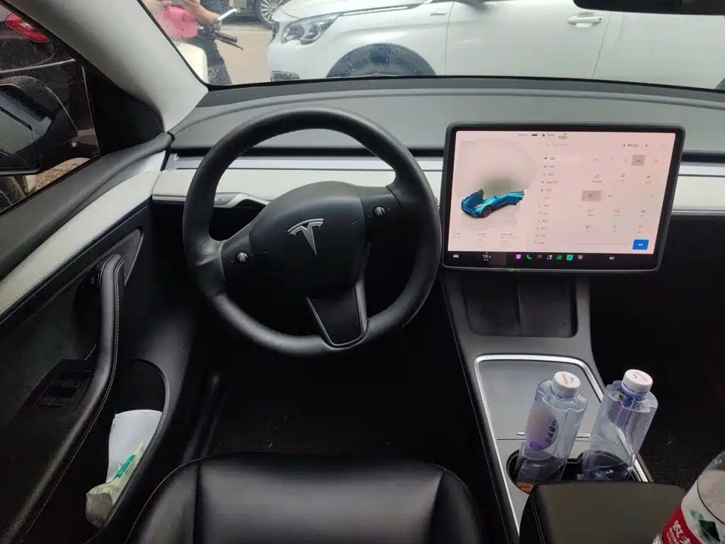 Tesla Model Y — фото 6