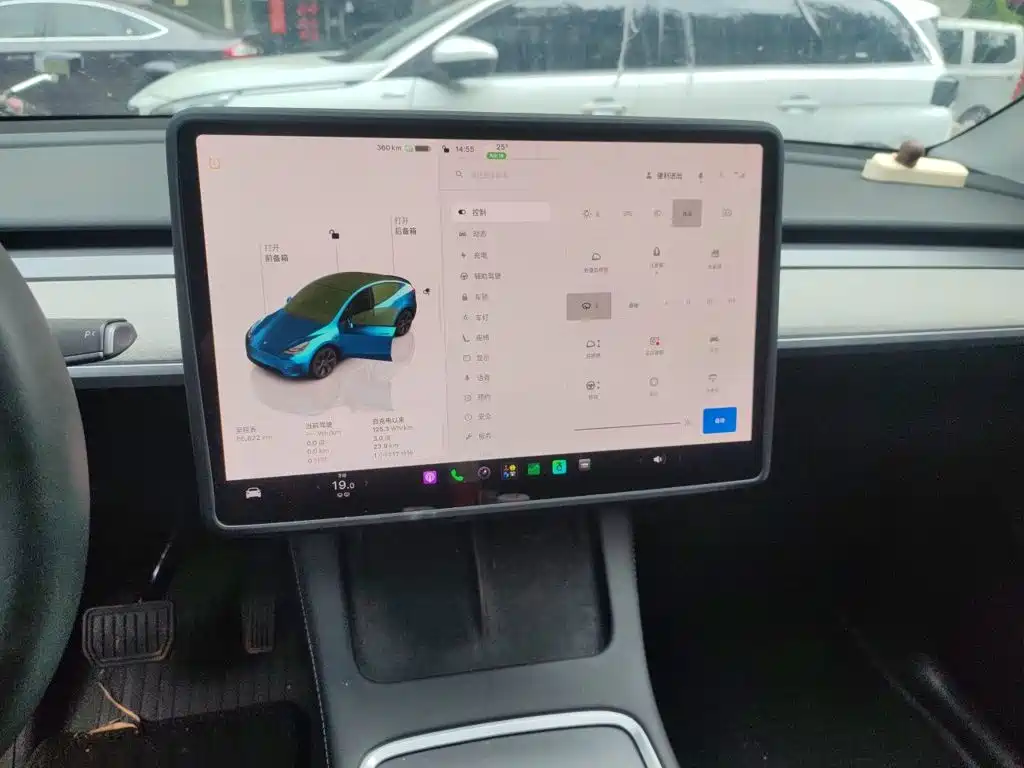 Tesla Model Y — фото 9