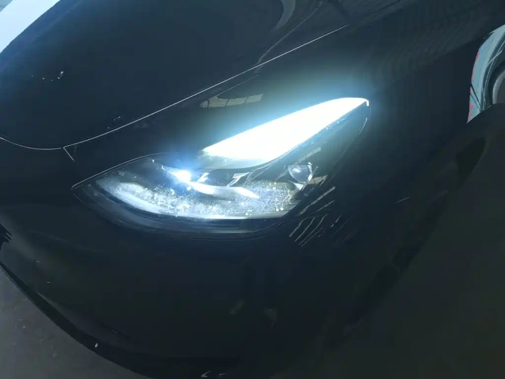 Tesla Model Y — фото 24