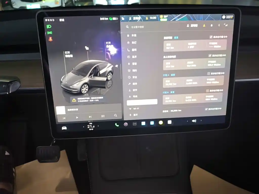 Tesla Model Y — фото 13