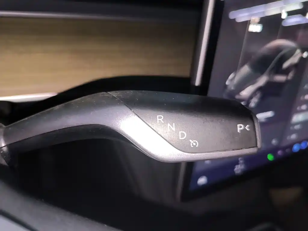 Tesla Model Y — фото 14