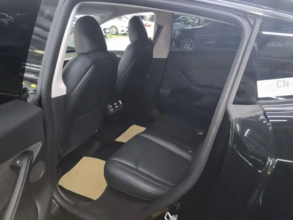 Tesla Model Y — фото 17