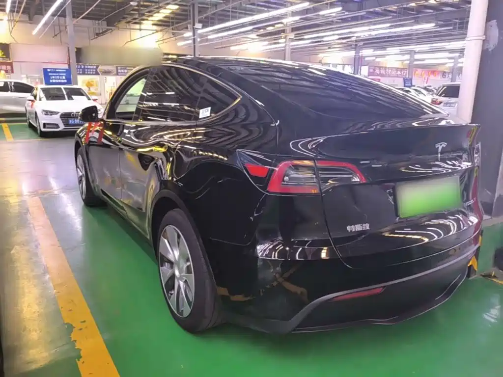Tesla Model Y — фото 5