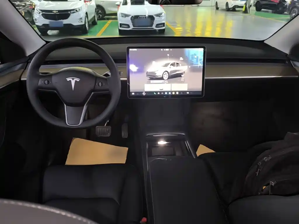Tesla Model Y — фото 10