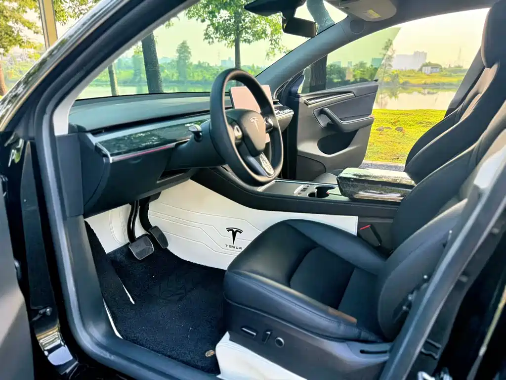Tesla Model Y — фото 4