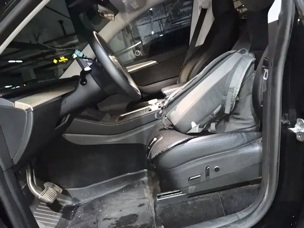 Tesla Model Y — фото 11