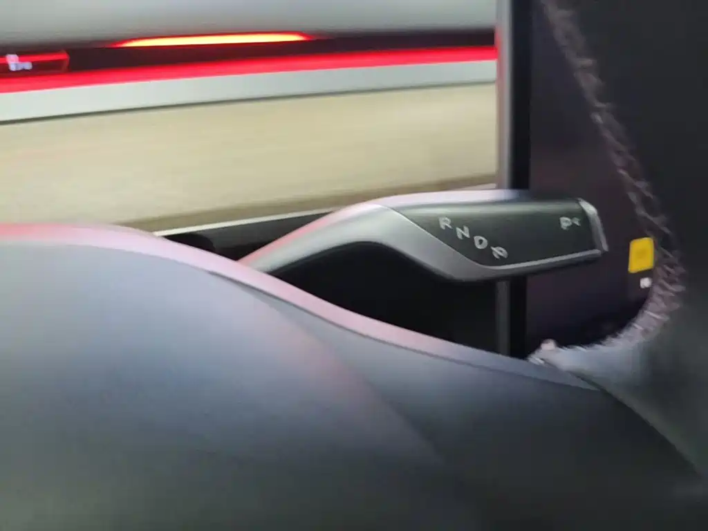 Tesla Model Y — фото 14