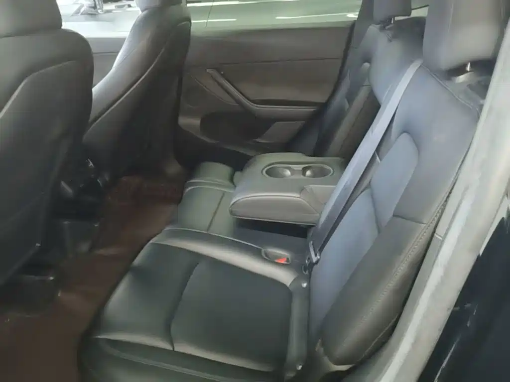 Tesla Model Y — фото 17