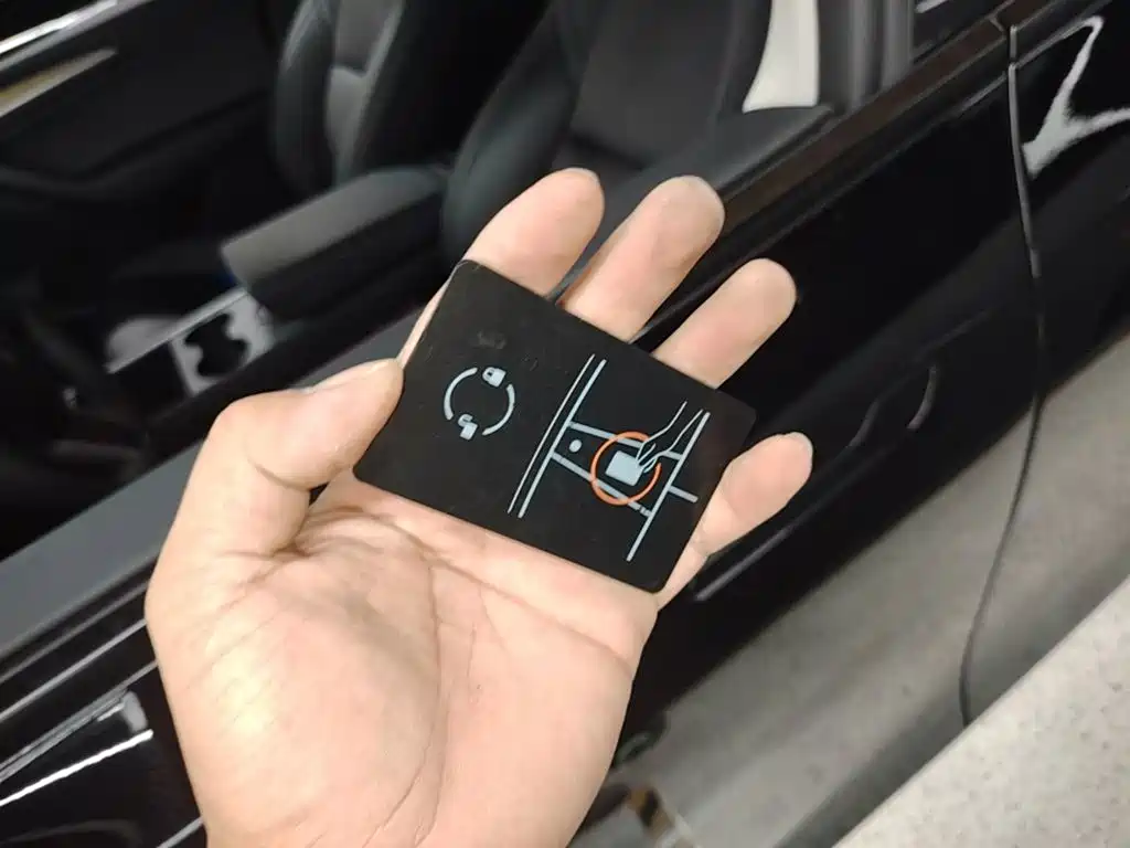 Tesla Model Y — фото 17
