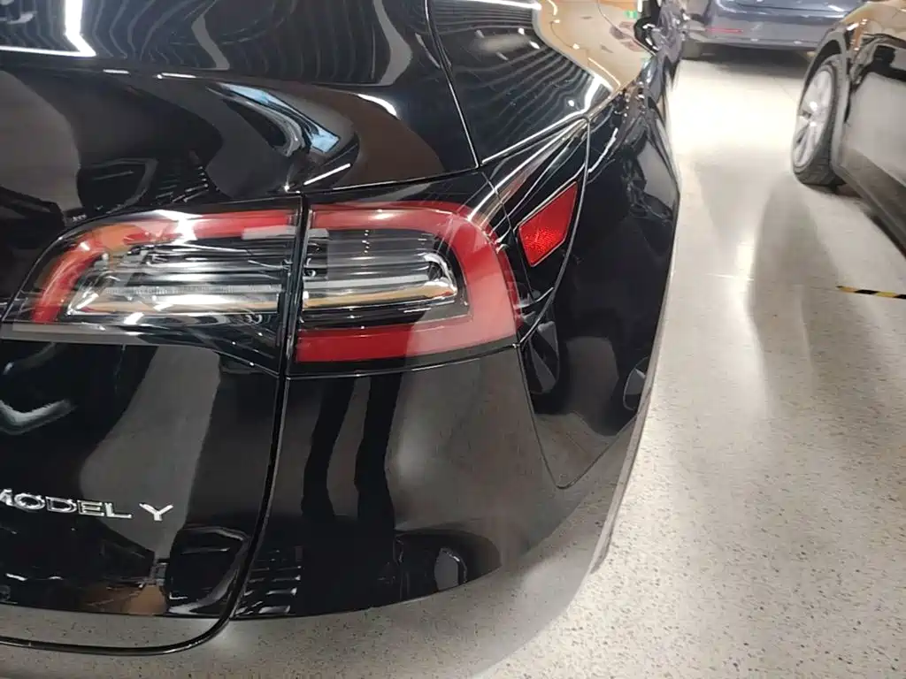 Tesla Model Y — фото 24