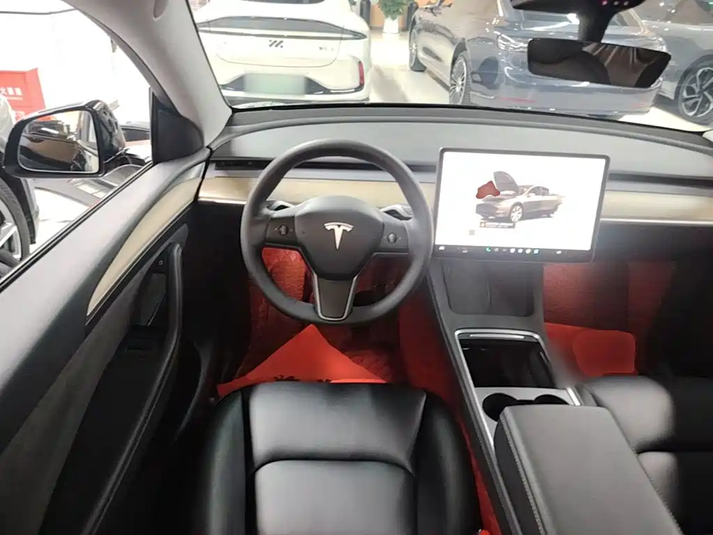 Tesla Model Y — фото 7