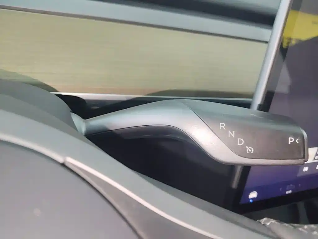 Tesla Model Y — фото 14