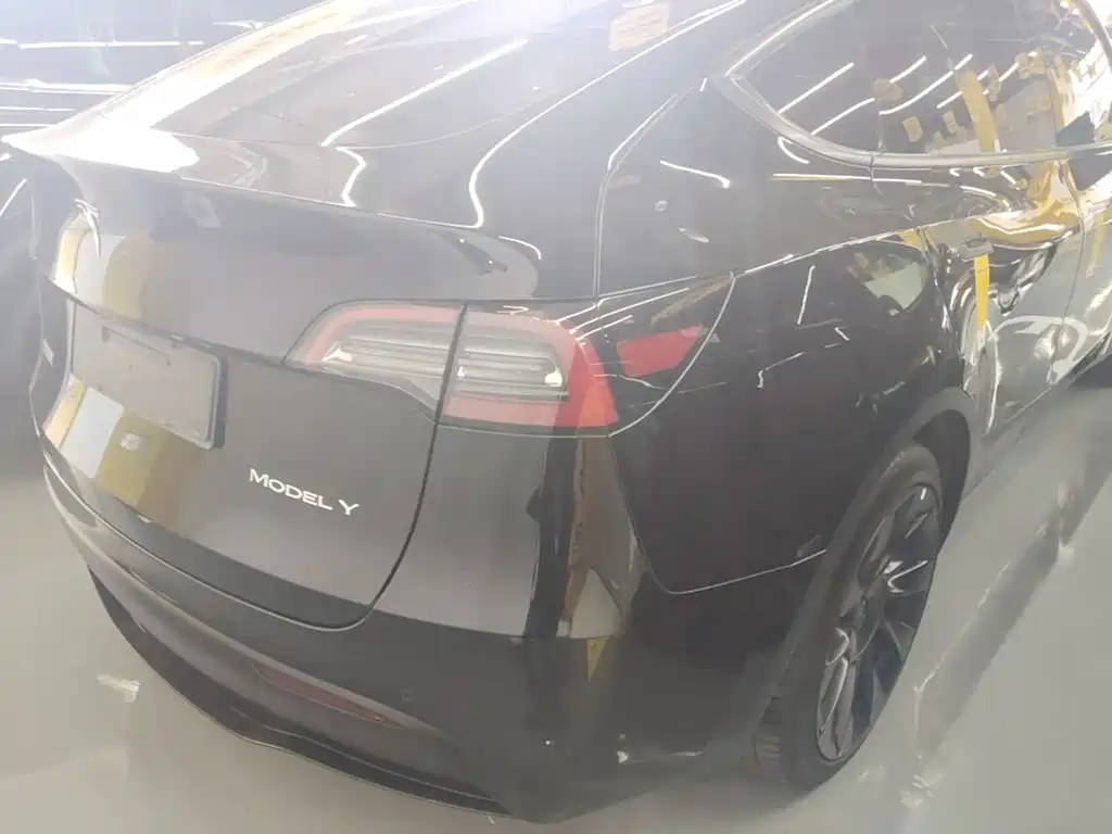 Tesla Model Y — фото 7