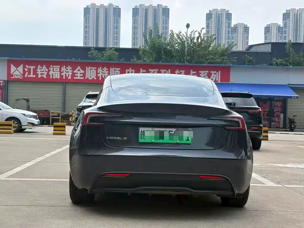 Tesla Model 3 — фото 5
