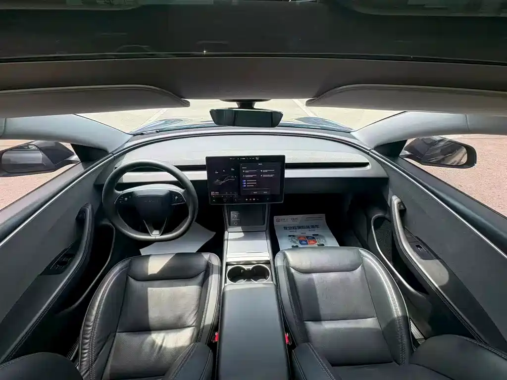 Tesla Model 3 — фото 8