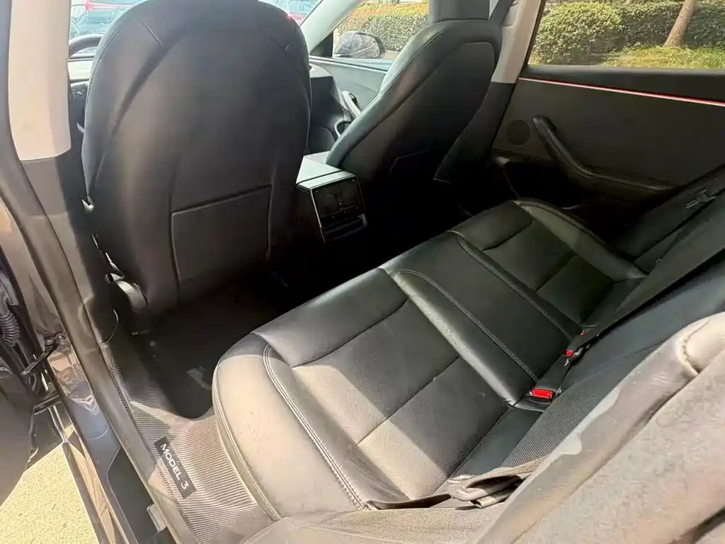 Tesla Model 3 — фото 9