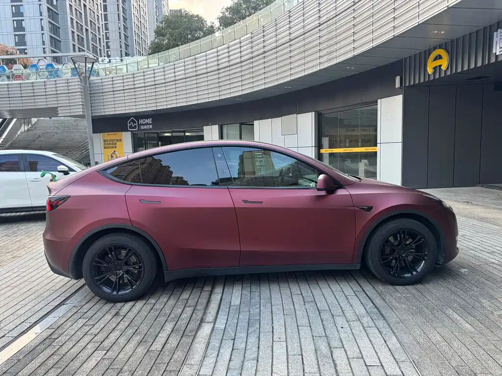 Tesla Model Y — фото 4