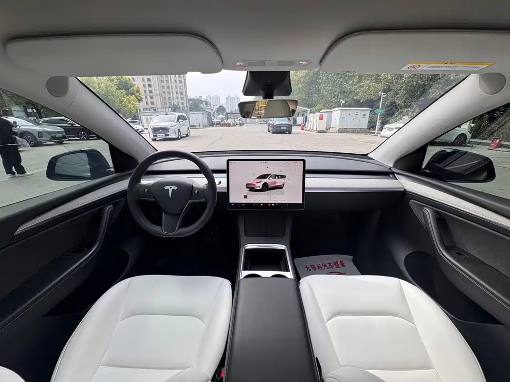 Tesla Model Y — фото 4