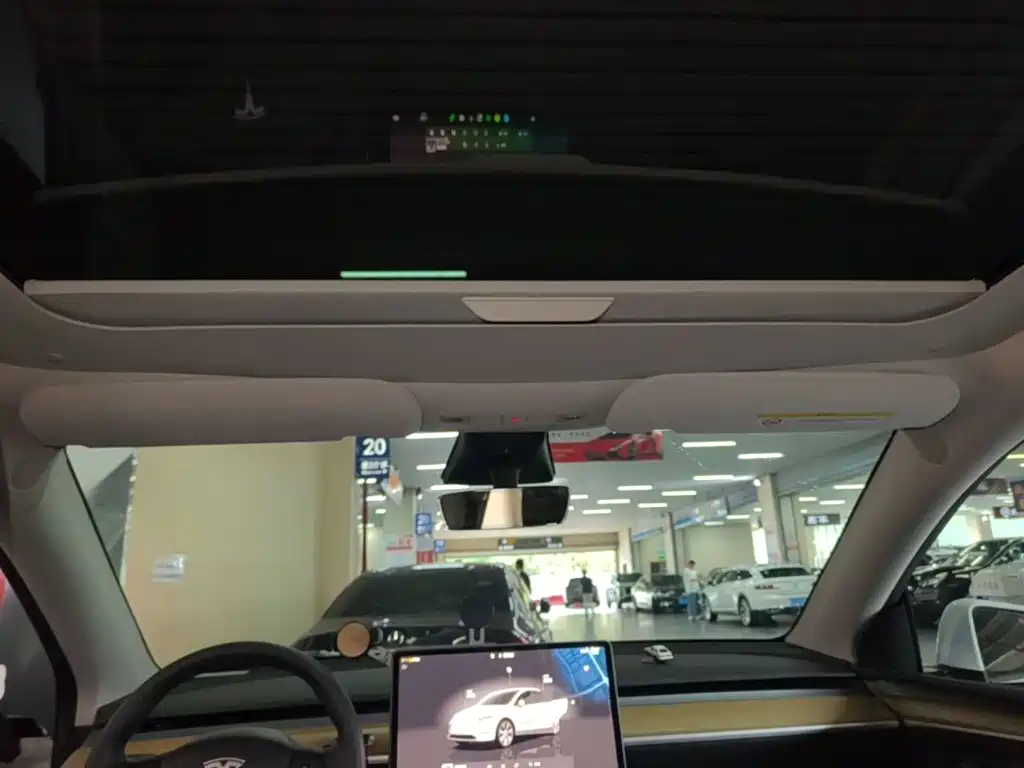 Tesla Model Y — фото 18