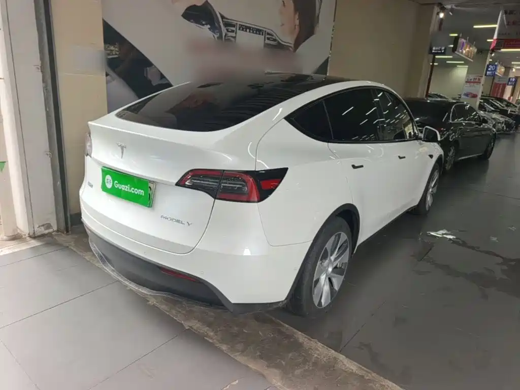 Tesla Model Y — фото 7