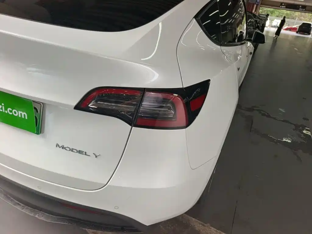Tesla Model Y — фото 8