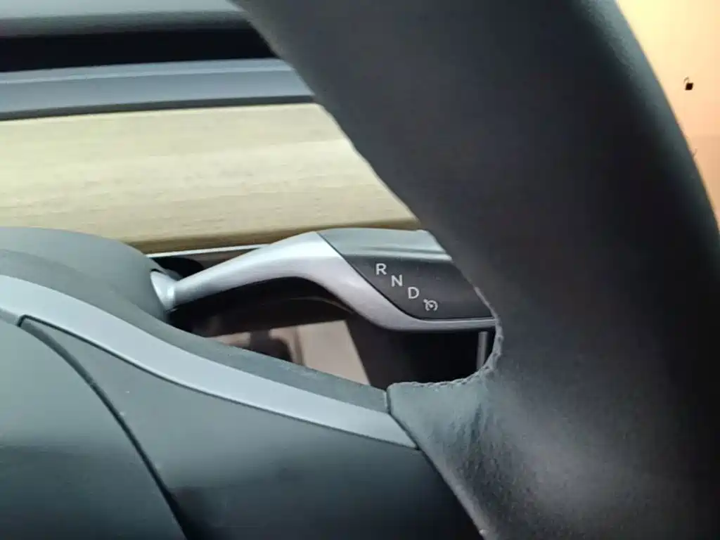 Tesla Model Y — фото 14