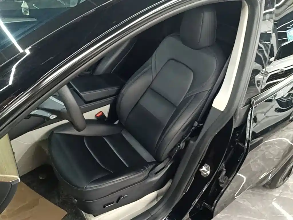 Tesla Model Y — фото 15