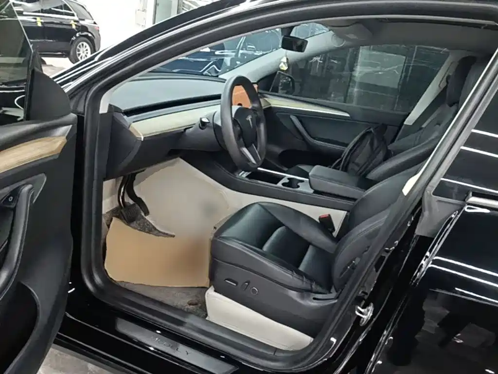 Tesla Model Y — фото 16