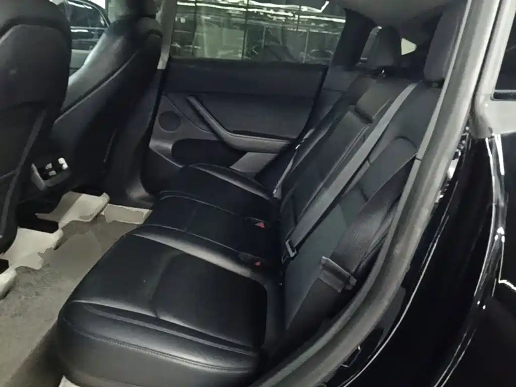Tesla Model Y — фото 17