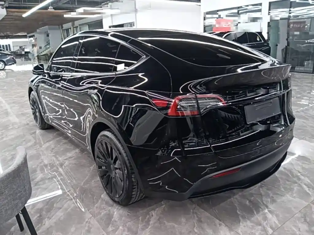 Tesla Model Y — фото 5