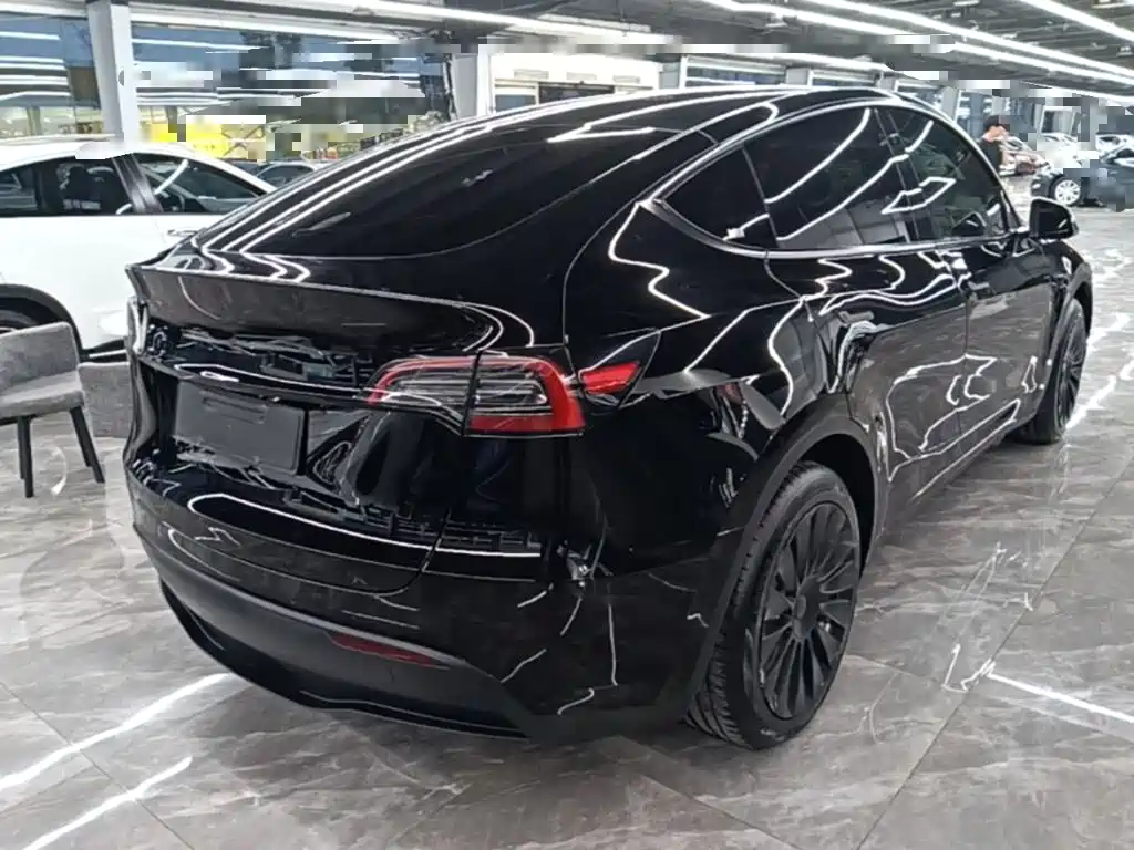 Tesla Model Y — фото 7