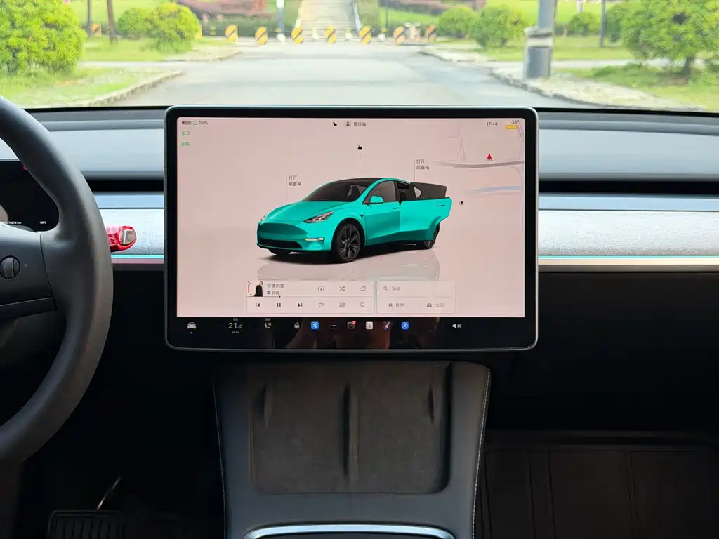 Tesla Model Y — фото 13