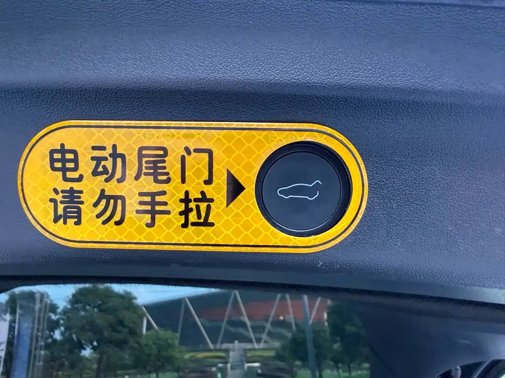 Tesla Model Y — фото 15