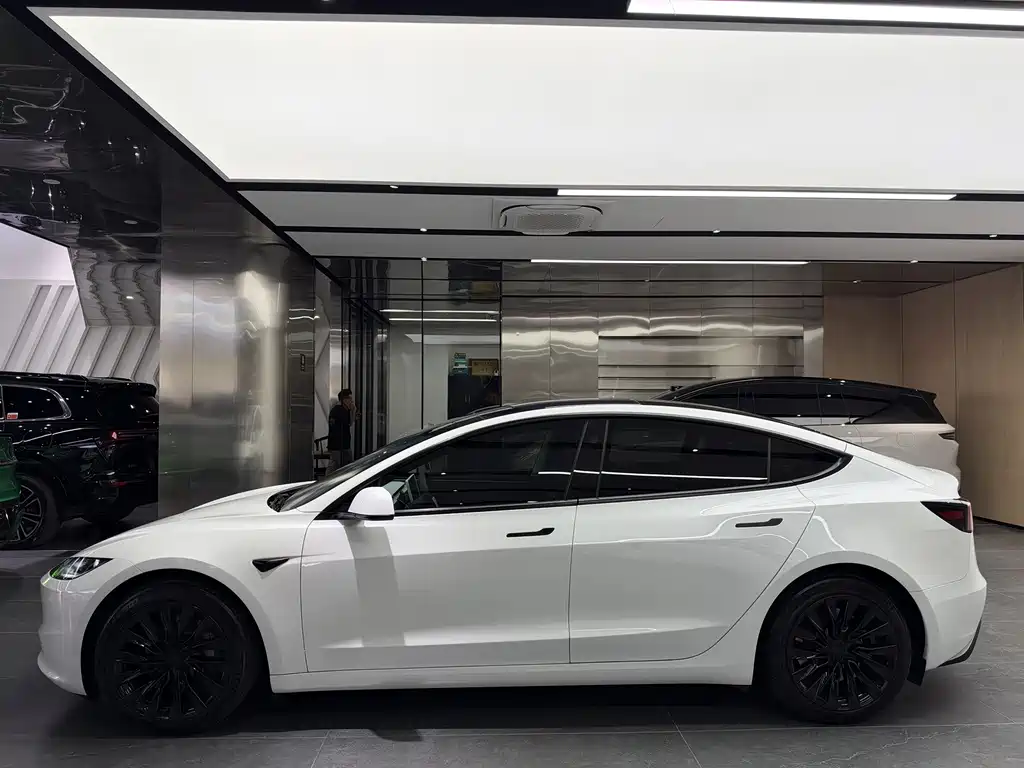 Tesla Model 3 — фото 13